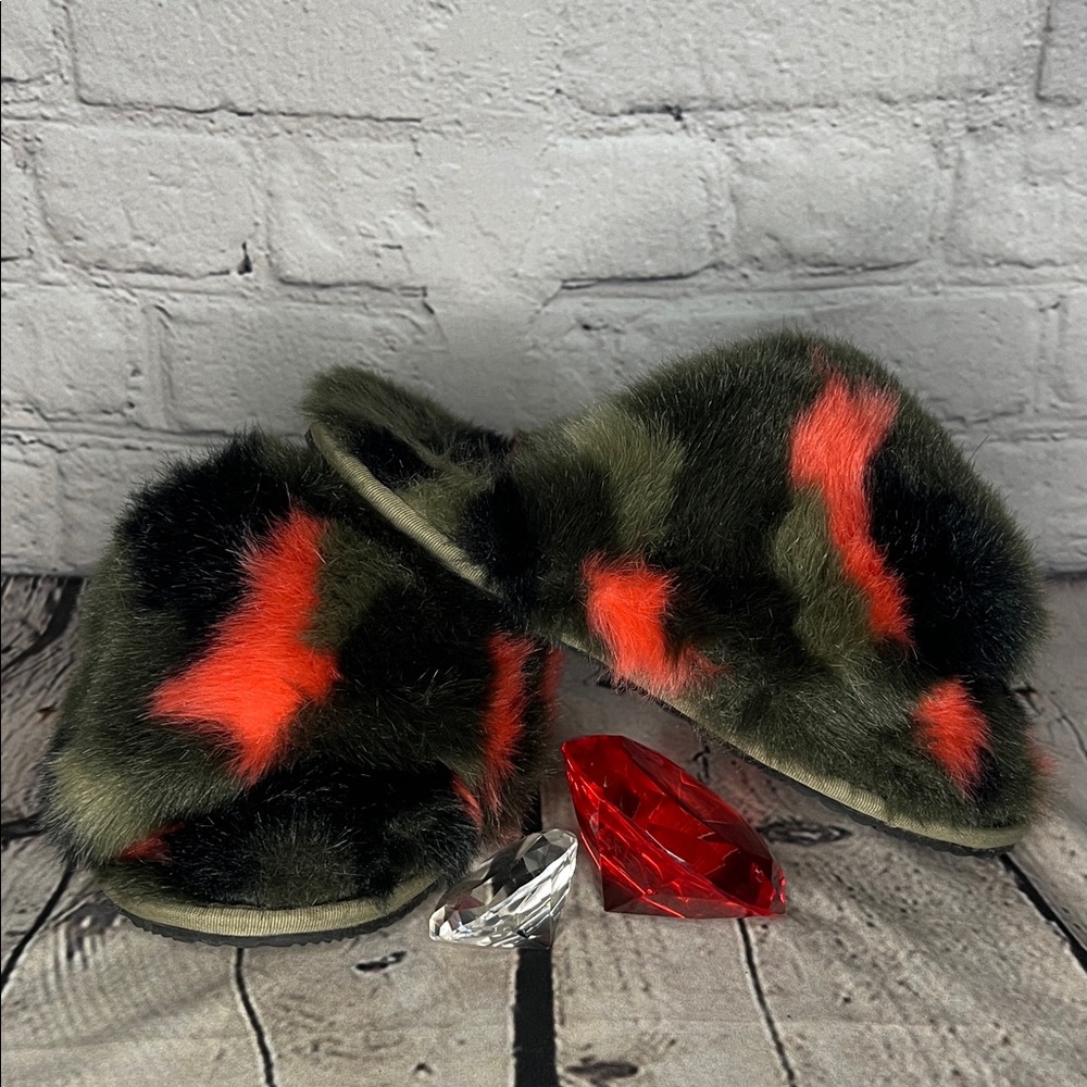 *🍁FALL/WINTER VIBE❄️ Sorel Go Mail Run women's faux fur slippers
